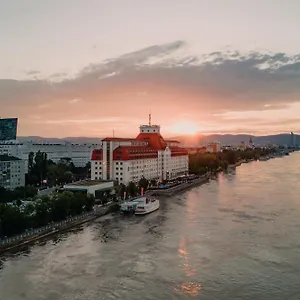 Hotel Hilton Danube Waterfront